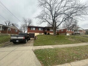 Building Photo - 5150 Chantilly Dr