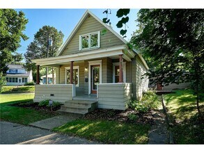 Building Photo - 894 23rd Ave SE