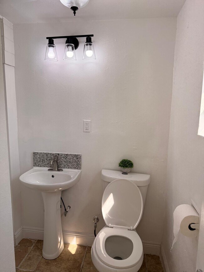 BATHROOM - 1716 1/2 Gage St