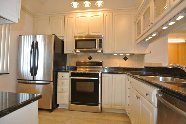 Building Photo - 1601 Marina Isle Way
