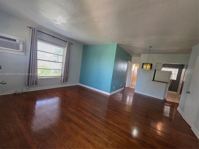 Foto del edificio - 8024 Harding Ave