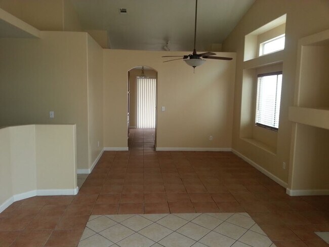 Building Photo - WONDERFUL SINGLE FAMILY HOME IS READY FOR YOU