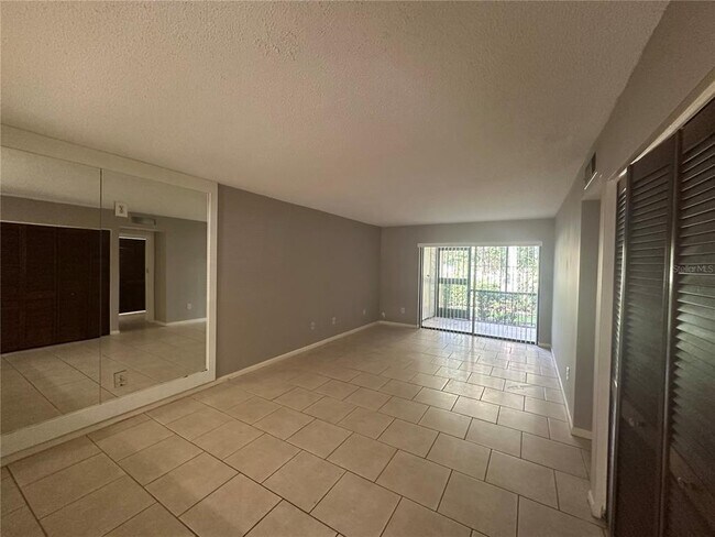 Foto del edificio - 600 Cranes Way