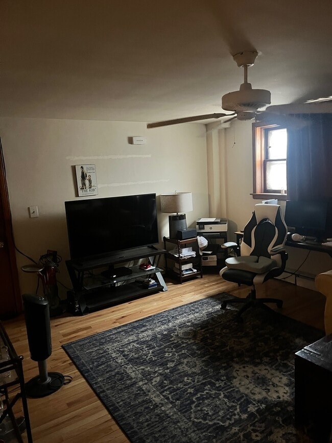 Building Photo - 4208 N LEAVITT St