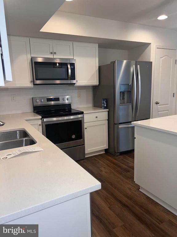 Building Photo - 646 Thumper Dr