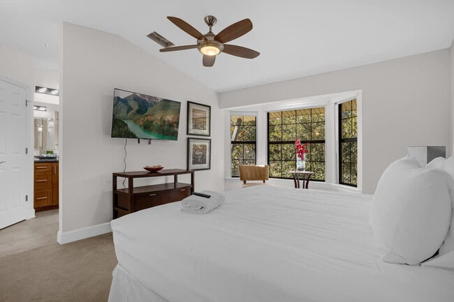 Building Photo - 14590 Damai Ln