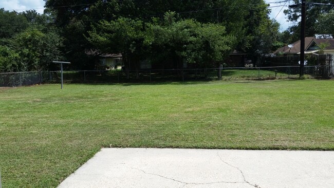 Fenced Back Yard - 9469 Macedonia Ave