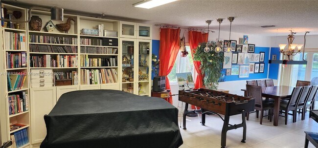 Foto del edificio - 4871 SW 103rd Ave