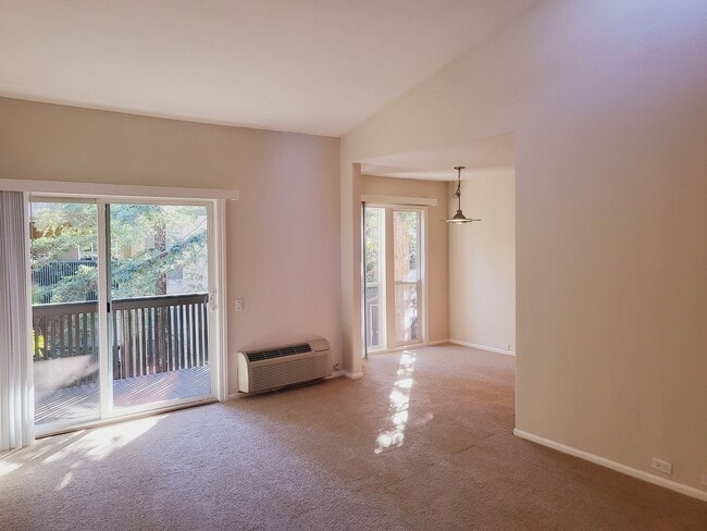 Building Photo - Top Floor Condo Unit with Private Balcony