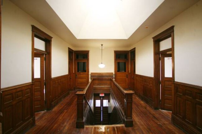 Building Photo - Skylight Lofts