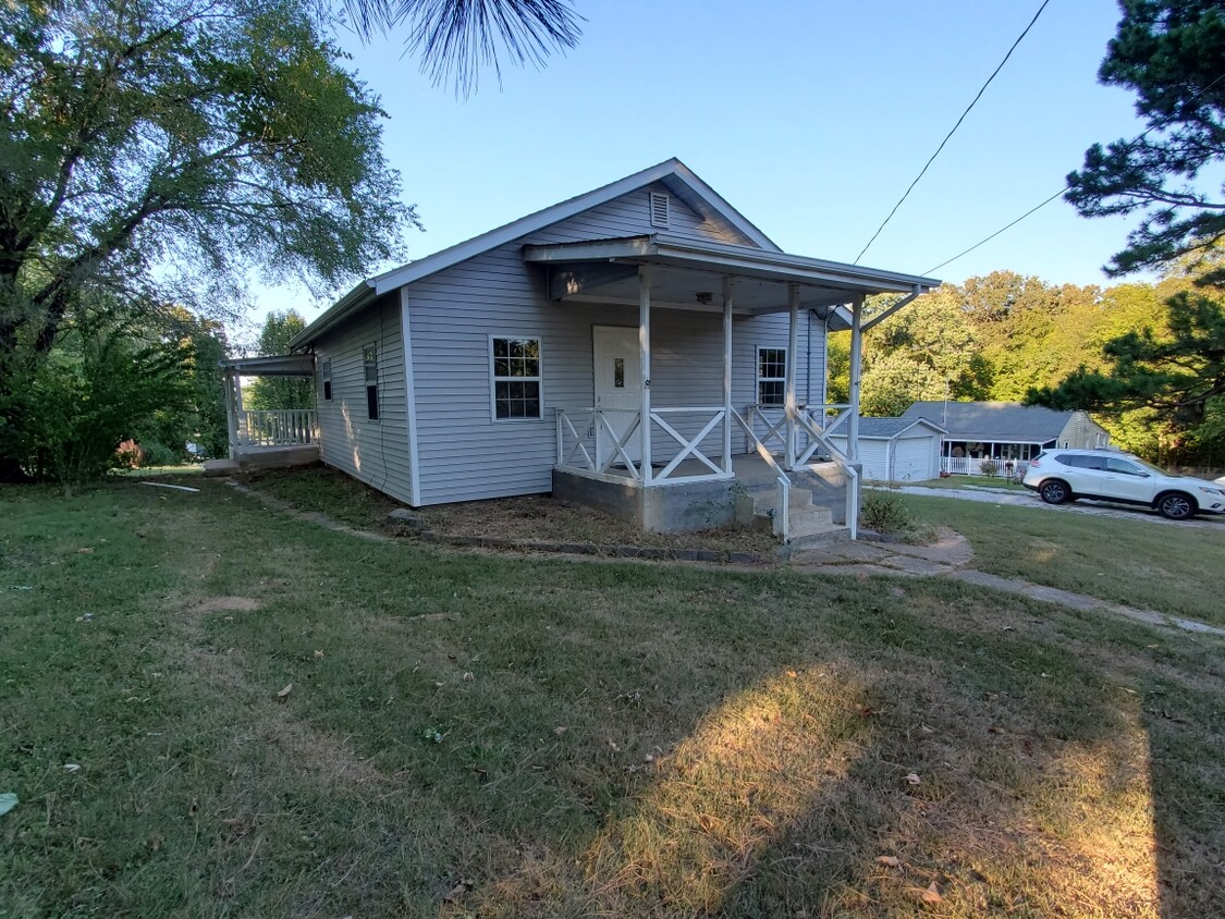 Front of House - 25 Maple St