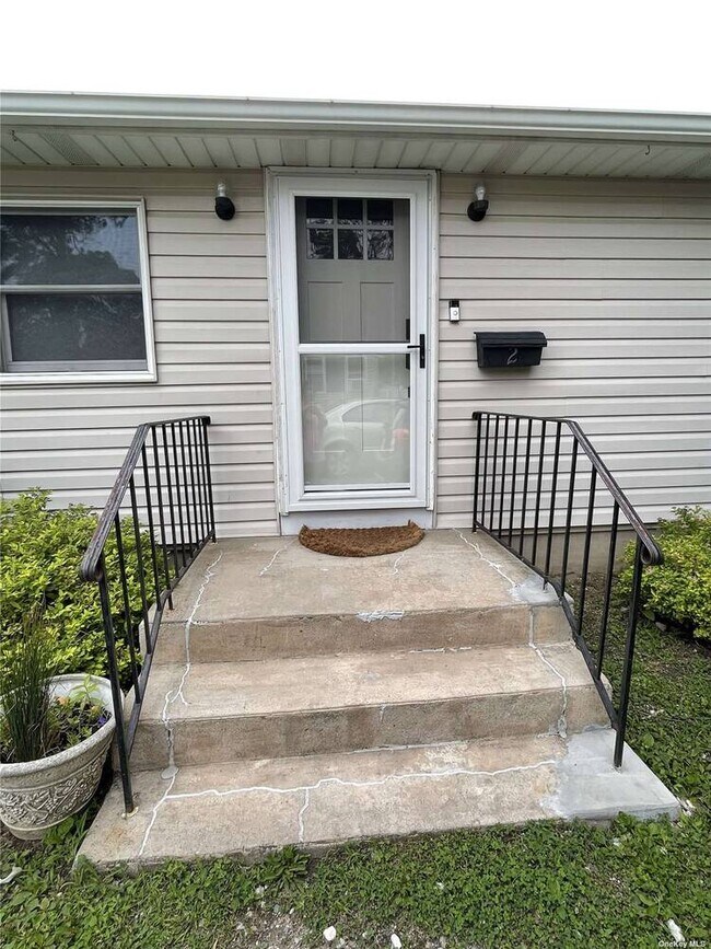 Building Photo - 2 Willow Walk