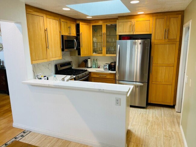 Building Photo - 6880 Seaspray Ln