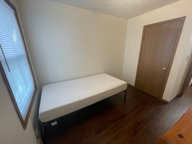 Foto del edificio - 420 S Chauncey Avenue