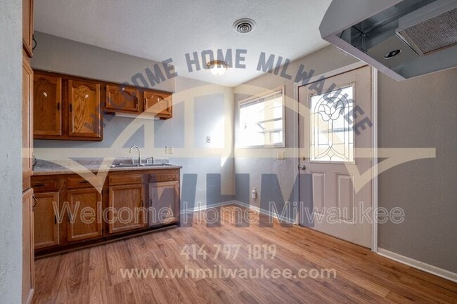 Building Photo - 4923 N 48th St