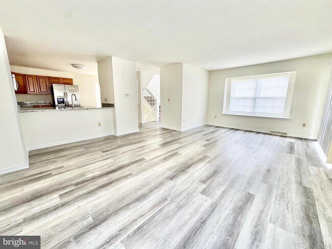 Building Photo - 245 Charring Cross Dr