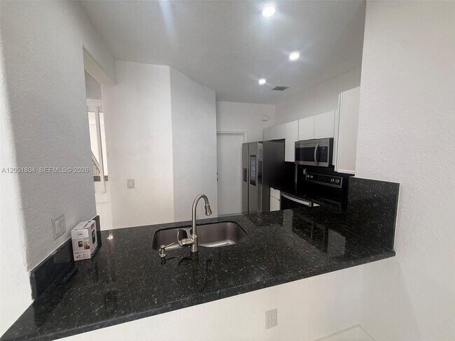Foto del edificio - 3873 SW 171st Terrace