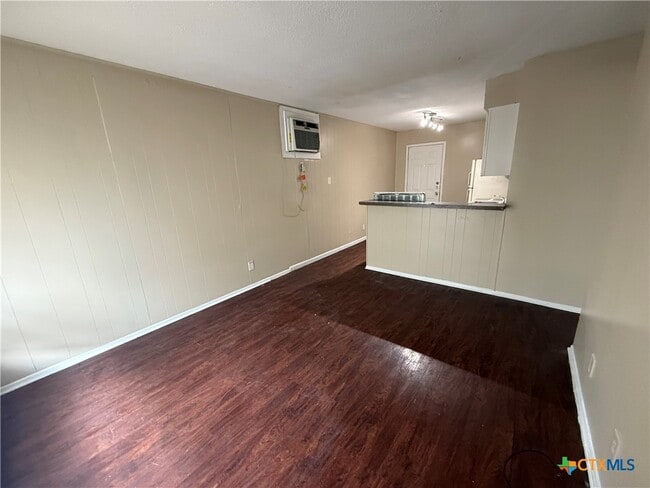 Building Photo - 1243 N LBJ Dr