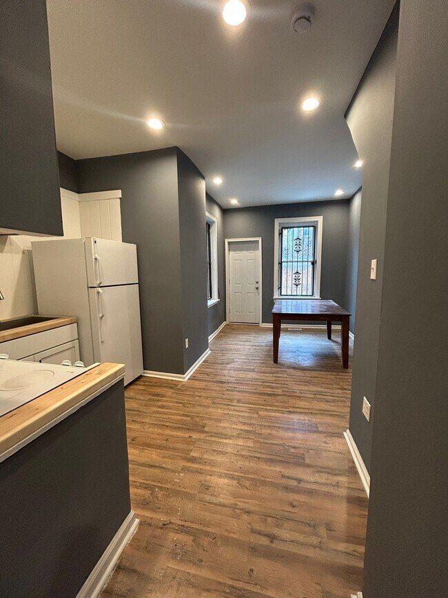 Foto del edificio - 2221 N Chadwick St