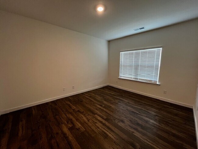Foto del edificio - One level 4 Bed 3 Bath home built in 2024