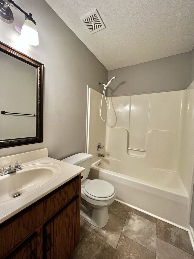 Building Photo - 229 Grassmire Dr