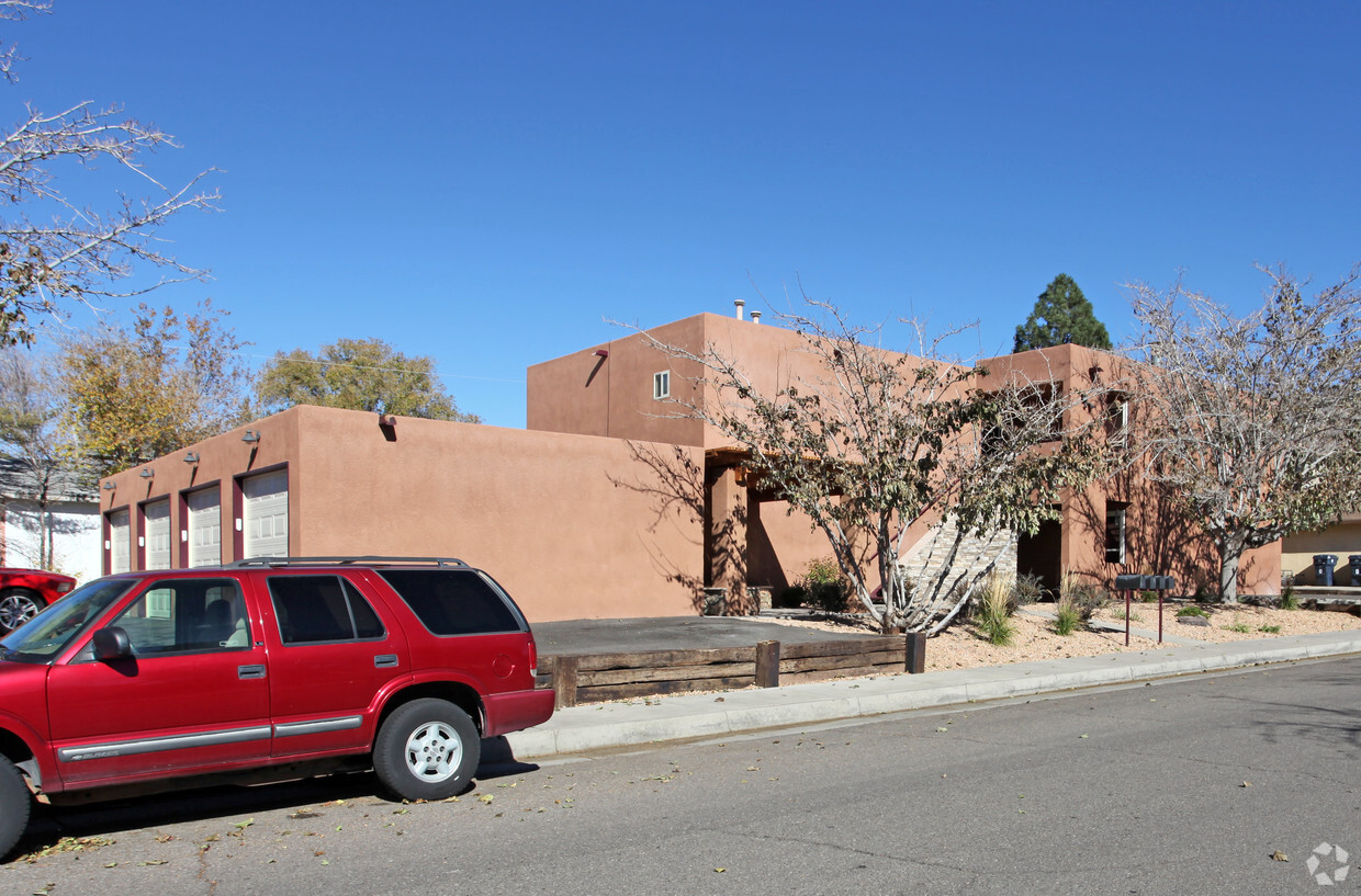 Foto del edificio - 12201 Haines Ave NE