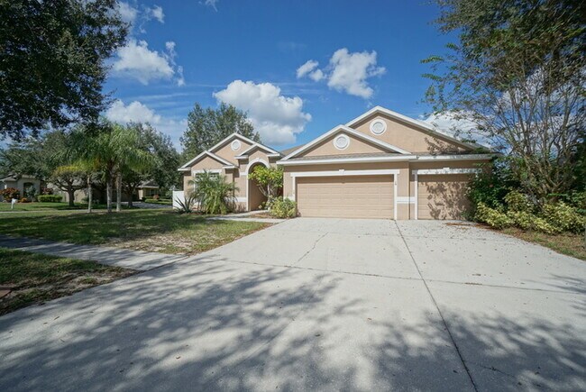Building Photo - 4-Bed, 3-Bath, 3-Car Garage Pool Home in R...