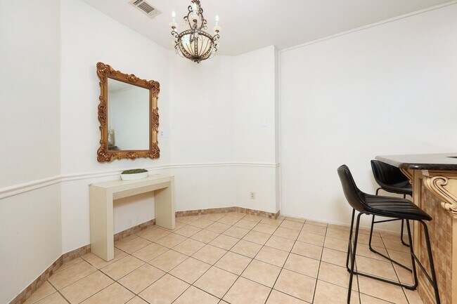 Foto del edificio - 1335 Maplebrook Dr