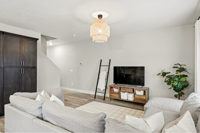 Building Photo - 1547 W Pyrite Ln