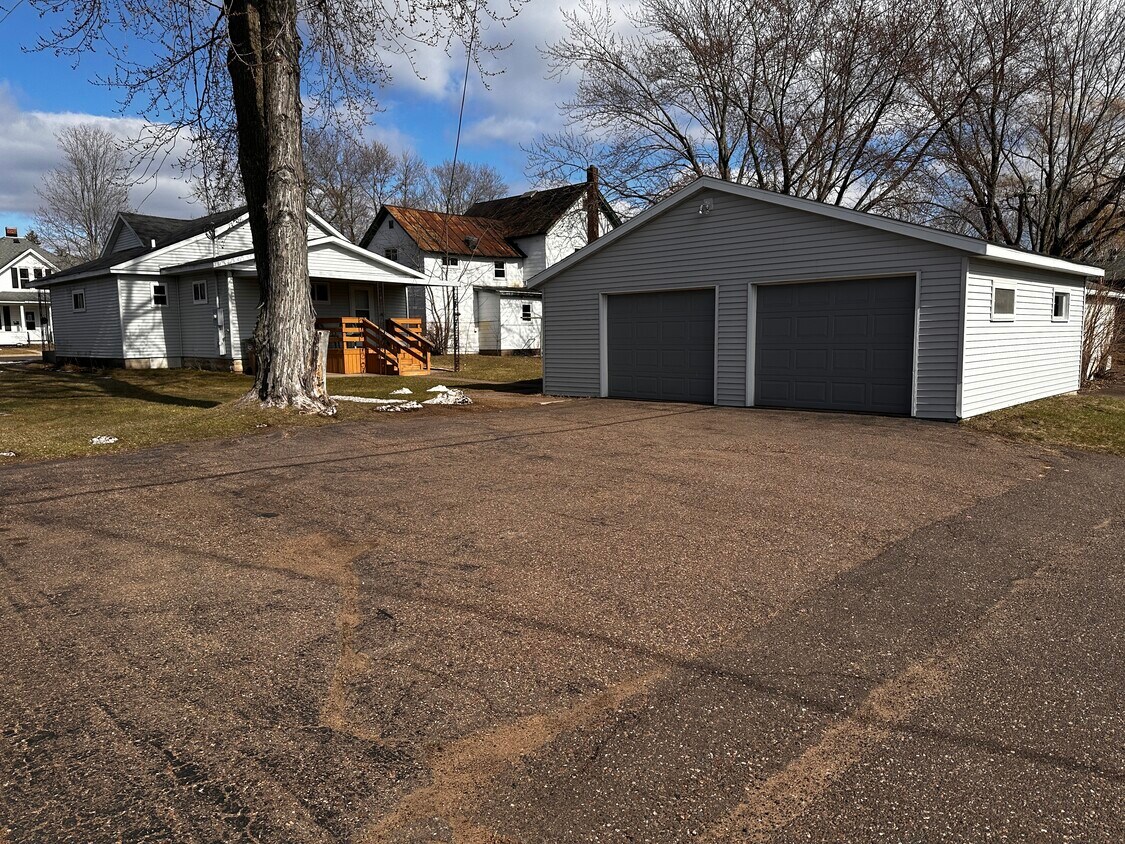 Primary Photo - 114 N Rural St