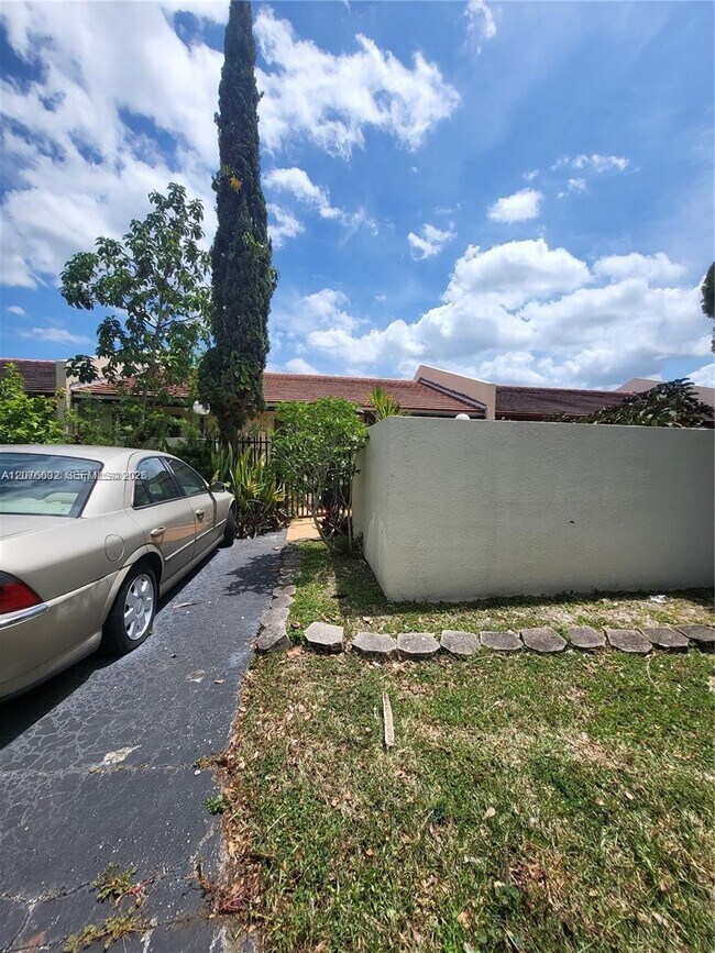 Building Photo - 5834 SW 144th Cir Pl