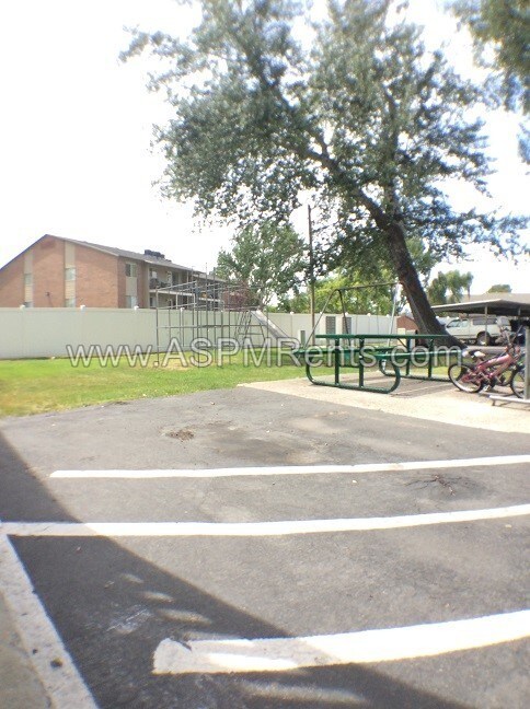 Building Photo - NORTHWEST SLC  3 BED 1 BATH BASEMENT DUPLEX