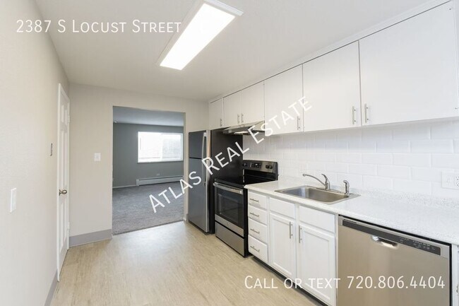 Building Photo - Experience Denver Living!! Centrally Locat...