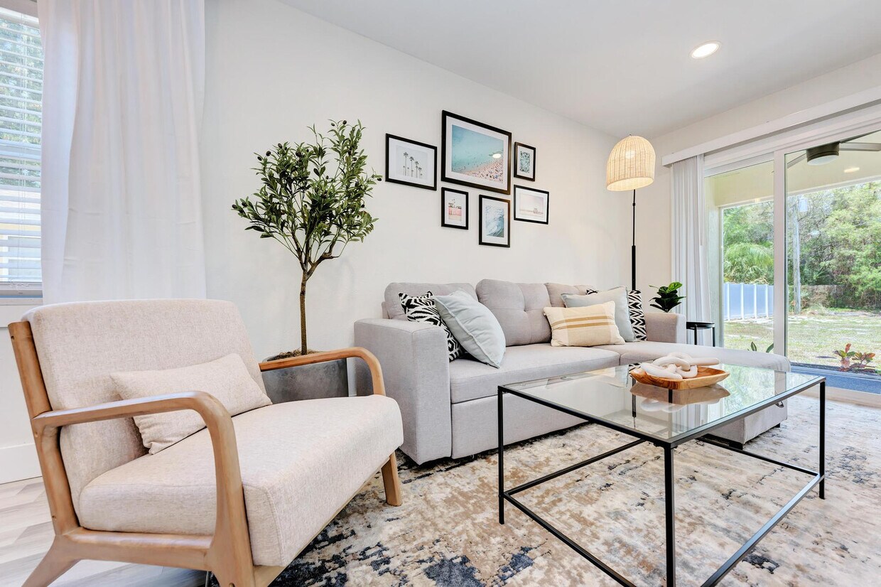 Foto principal - 8 Bay Acres Ave