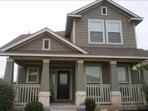 Building Photo - 617 Rolling Oak Dr