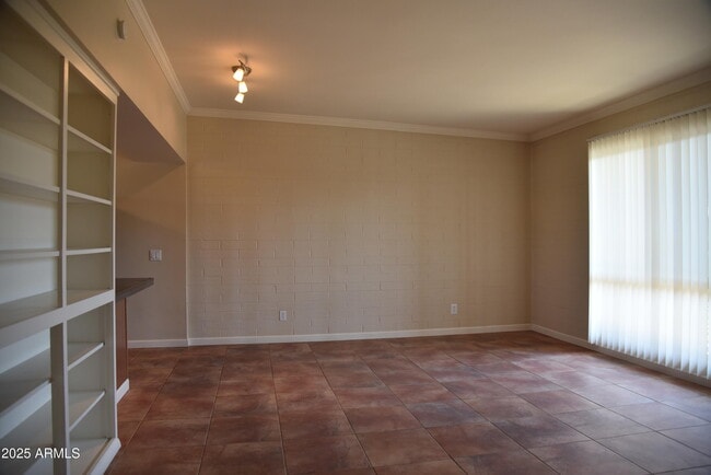 Foto del edificio - 6804 E 2nd St