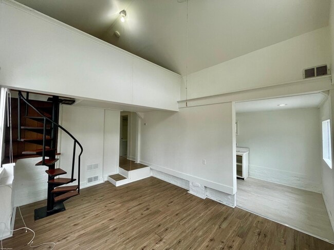 Foto del edificio - 4 Elm Ave