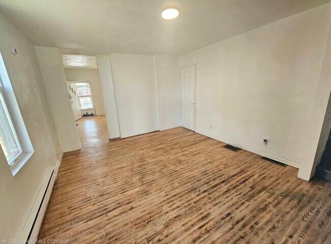 Foto del edificio - 807 Hazlett Ave