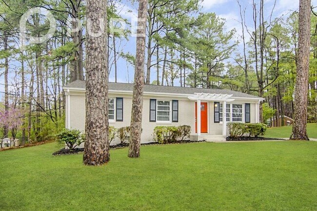 Foto del edificio - 1700 Woodland Rd