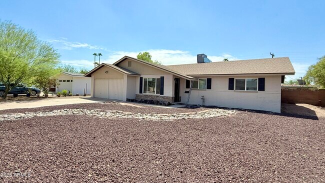 Building Photo - 537 E Laguna Dr