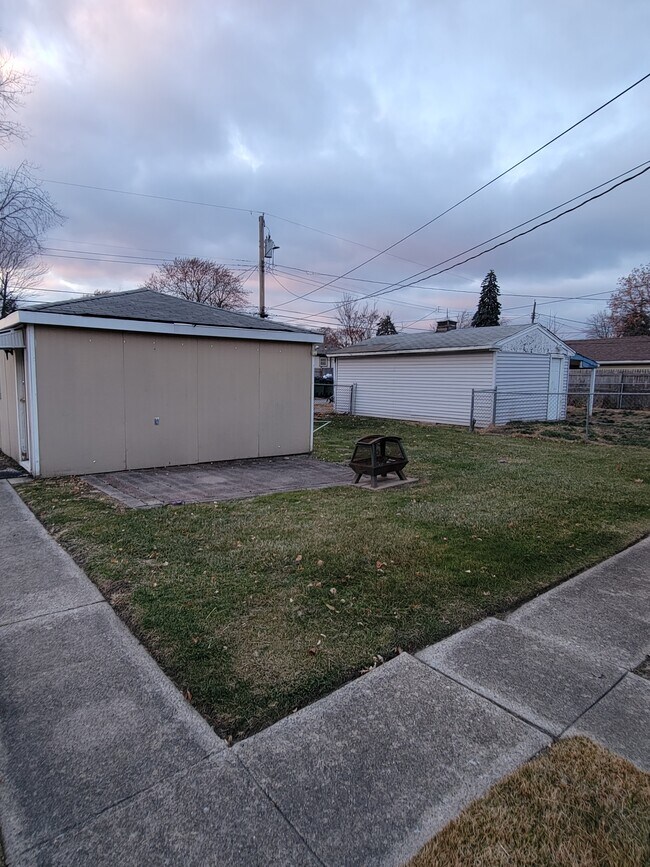 Foto del edificio - 7528 Oakdale Ave