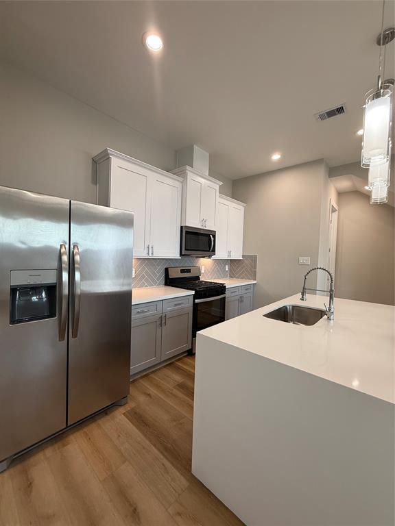 Foto del edificio - 8110 Esther Acres Ln