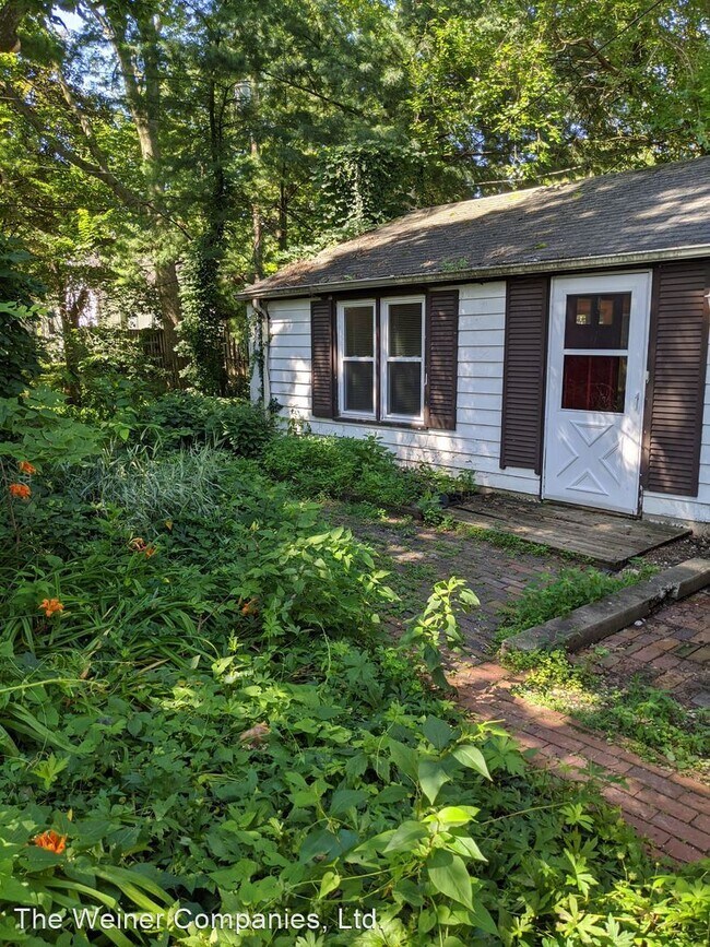 Building Photo - 3 br, 1.5 bath House - 115 W. Pennsylvania...