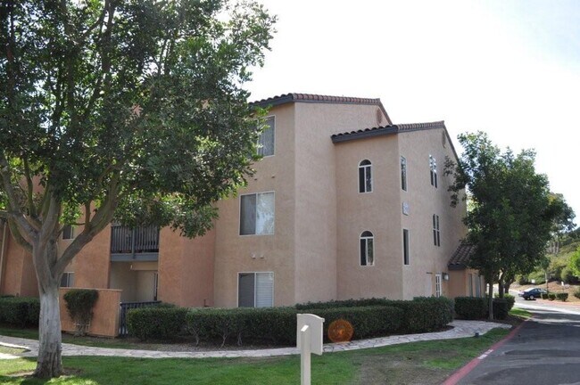 Foto del edificio - Dual Master Suite in the Cape La Jolla Gardens Community of UTC