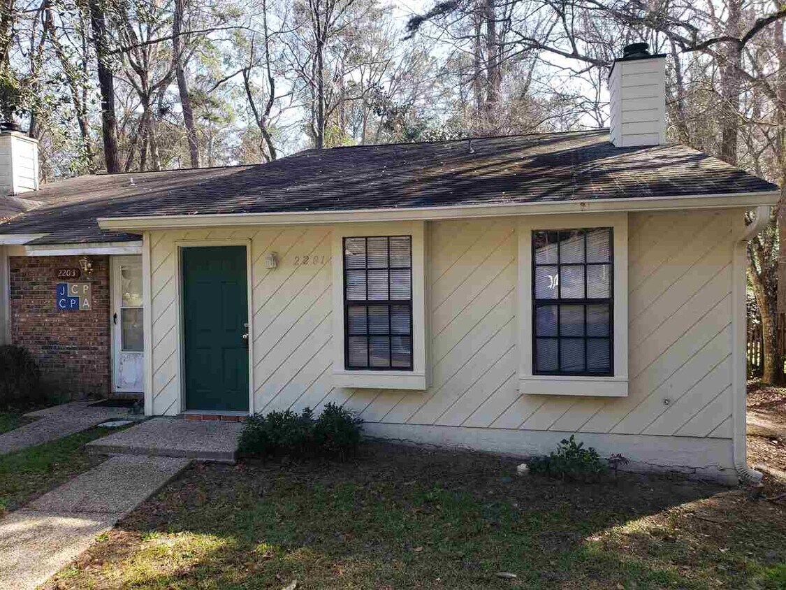 2201 Victory Garden Ln, Tallahassee, FL 32301 Townhome Rentals in