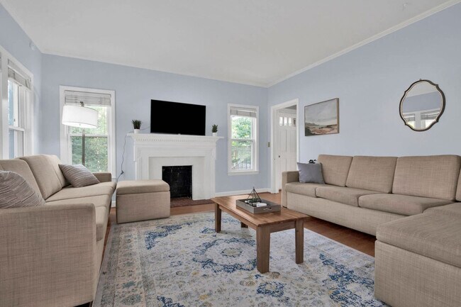 Foto del edificio - 1713 Fort Bragg Rd