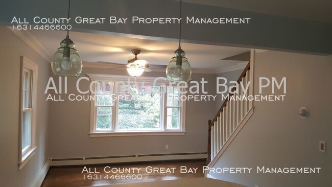 Building Photo - Gorgeous Full House rental with BEACH rights!