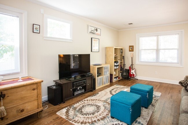 Foto del edificio - Cute and Quiet West Side Duplex!