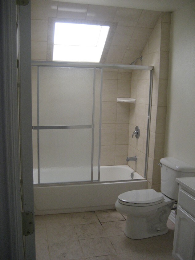  - 1321 W 29th St