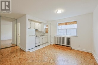 Building Photo - 33 Maitland St